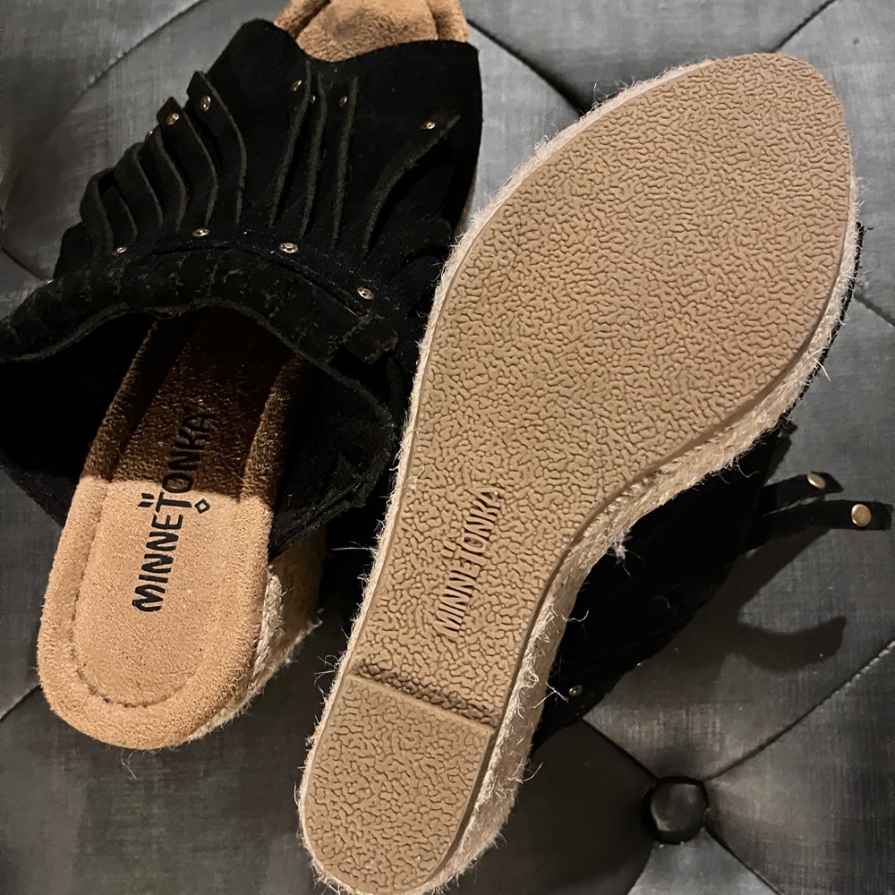 MINNETONKA Wedges - Picture 3 of 3